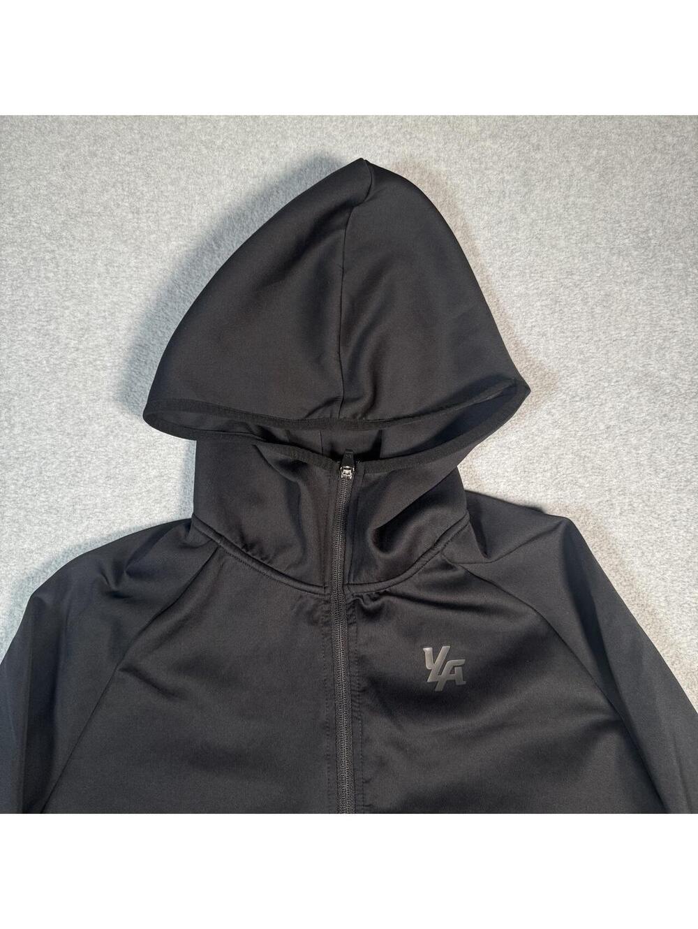 Black youngla zip up